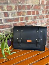 Load image into Gallery viewer, Sm. Vintage Messenger Bag