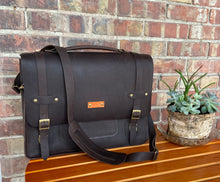 Load image into Gallery viewer, Med. Vintage Messenger Bag
