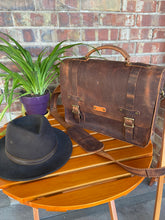 Load image into Gallery viewer, Med. Vintage Messenger Bag